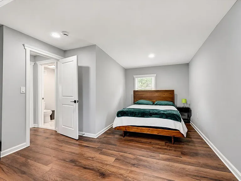1806 Middleborough Rd — Photo 12