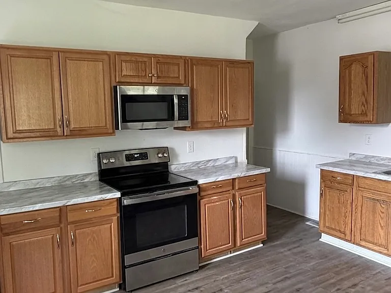 812 Salem Ave — Photo 1