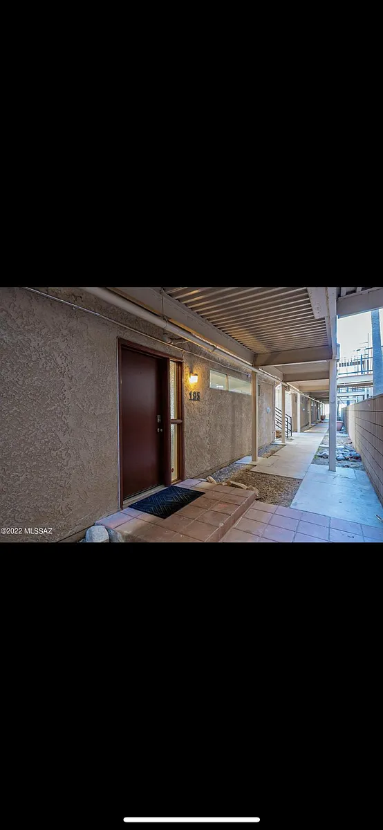 Building Photo - 2601 W Broadway Blvd #195
