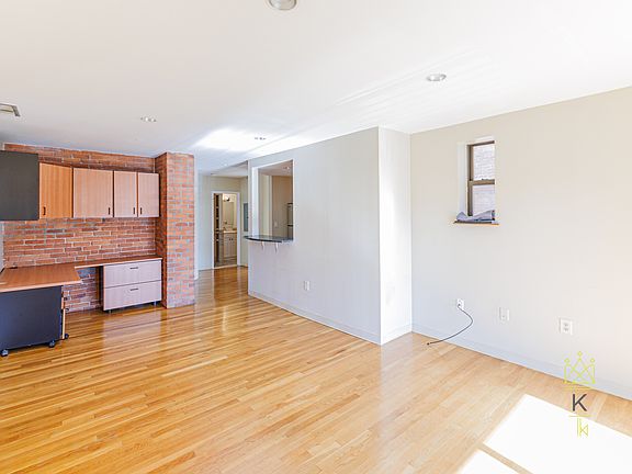 2nd image of 96 Gainsborough St Unit 206W