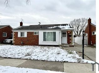 24233 Raven Ave, Eastpointe, MI 48021