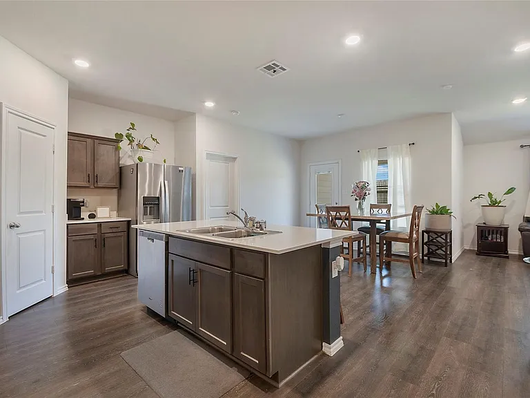 1404 Old Trail Rd — Photo 8