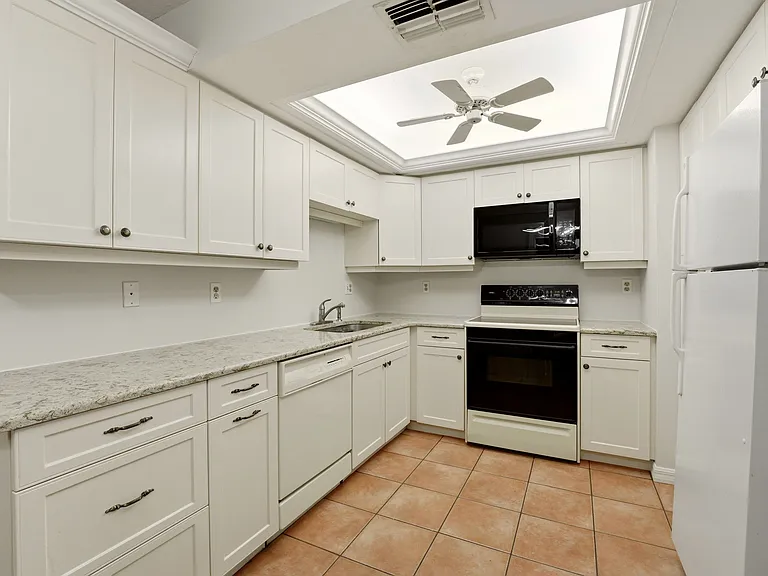 5324 Royal Palm Ave #5324 — Photo 7
