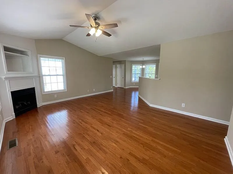 3 bed, 1410 sqft, $1,800 — Photo 3