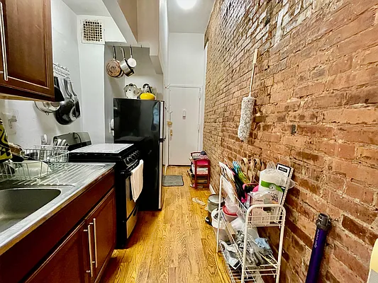 Rented by R New York | media 37