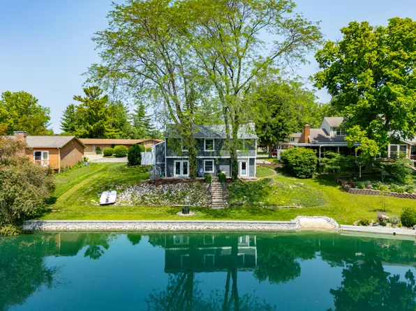 3701 Sandy Hook Dr, Columbus, IN 47203