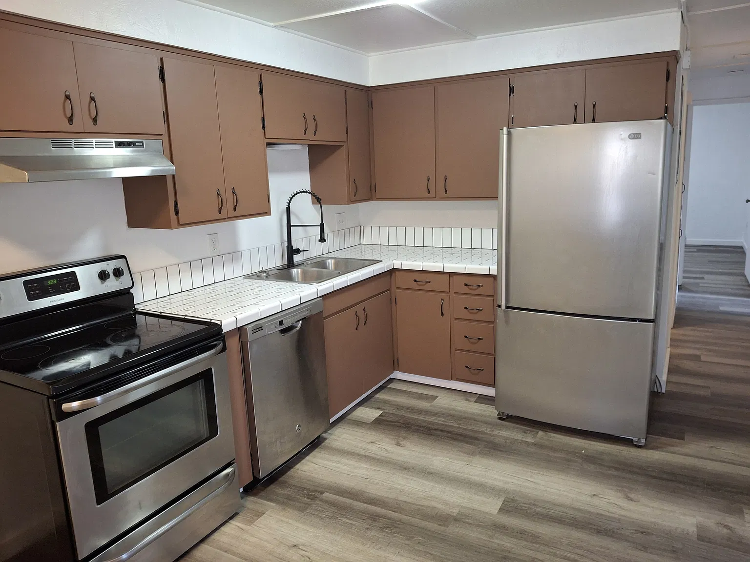 2 bed, 870 sqft, $1,400 — Photo 2