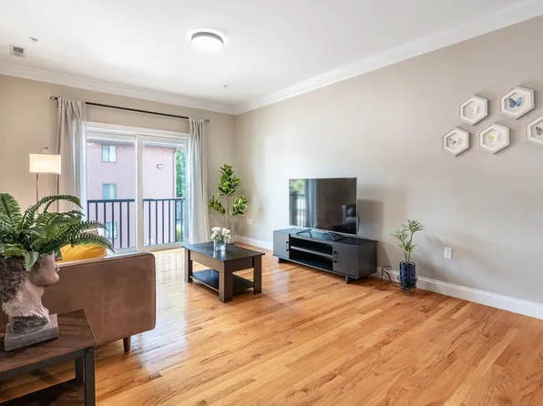 160 School St #31, Waltham, MA 02451