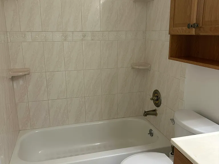 bathroom with tub
