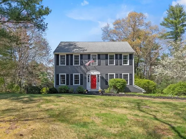 66 Bow St, Carver, MA 02330