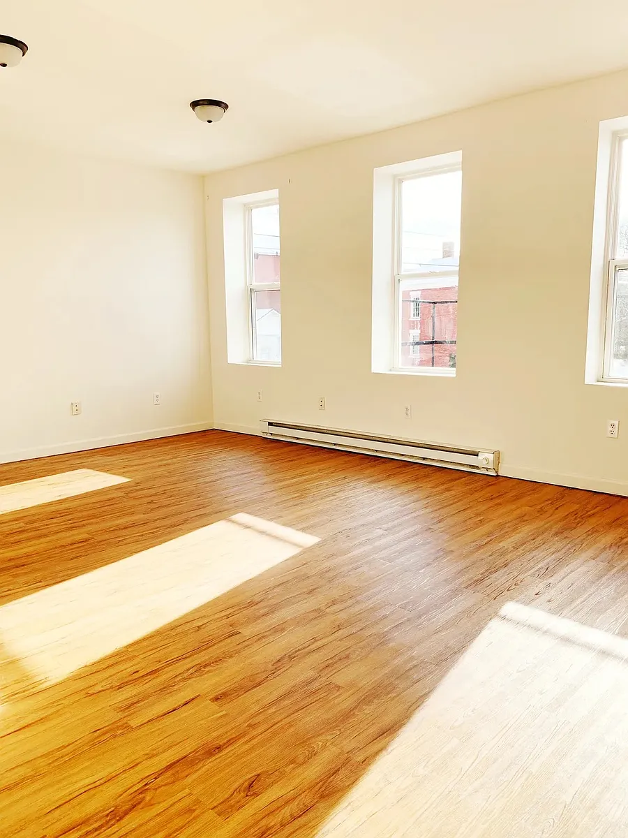 Building Photo - 43 Pike St #2