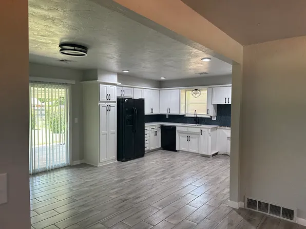 2325 Elwood Dr, Edmond, OK 73013