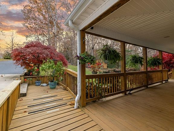 3rd image of 845 Lees Point Dr