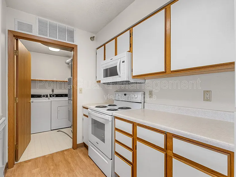 Maple Park Apartments — Photo 17