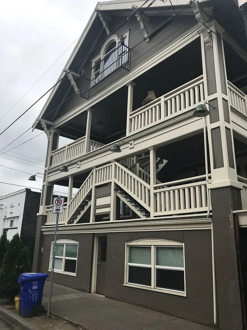 Albina — Photo 1