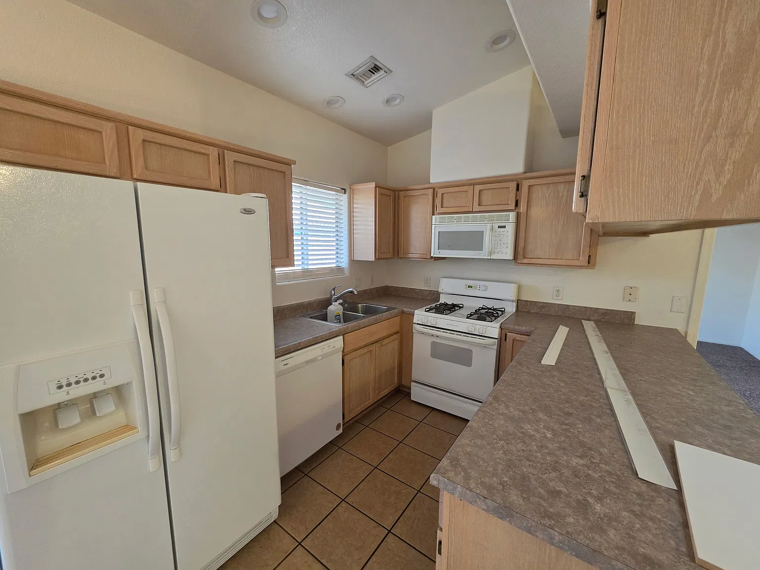 3 bed, 1.5 bath, 1248 sqft, $1,500 — Photo 4