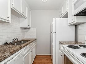 2 Bedroom, 2 Bath Apartment in Munger Place!