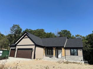118 Retzer View Ct, Waukesha, WI 53188