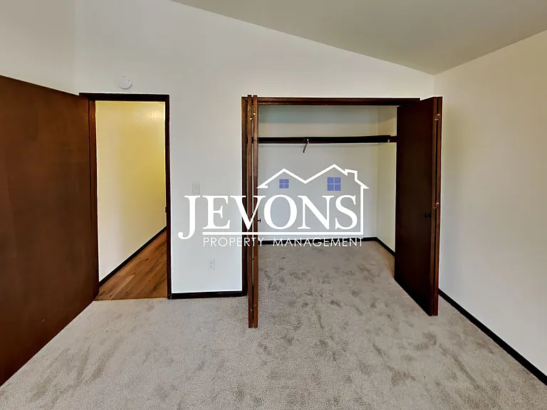 1202 S 39th Ave — Photo 26