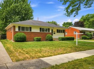 8843 Headley Dr, Sterling Heights, MI 48314