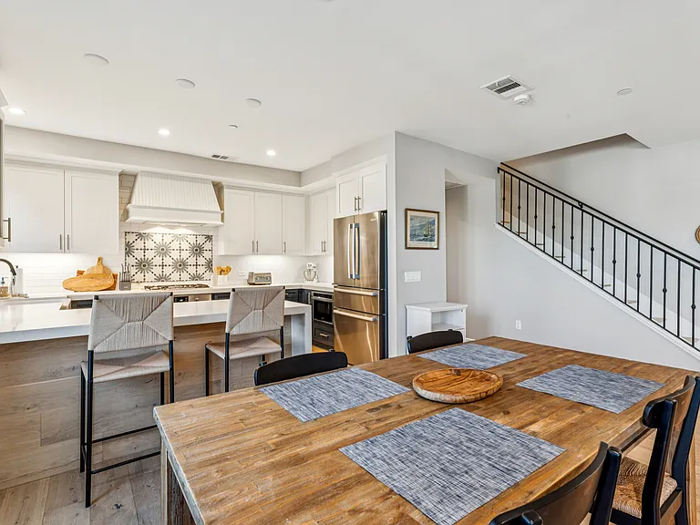 1010 S El Camino Real — Photo 10
