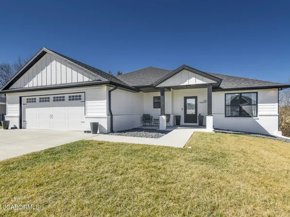 375 Davis Ct, Holts Summit, MO 65043