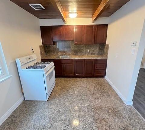 Large Spacious Kitchen