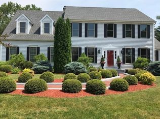 185 Sycamore Dr, Hawthorn Woods, IL 60047