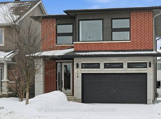 114 Dun Skipper Dr, Ottawa, ON K1X0G2