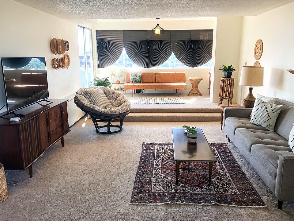 Living Room / Atrium with city/mountain view