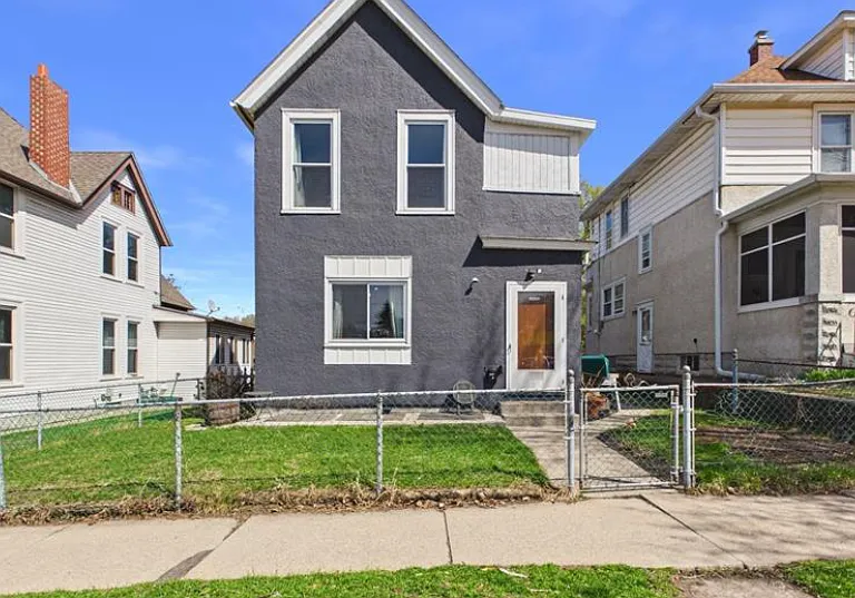 750 Robert St S #1 — Photo 1