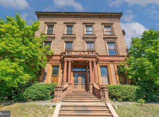 2201 Green St, Philadelphia, PA