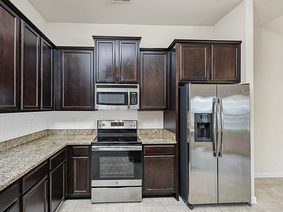 3rd image of 847 Dovefield Ln