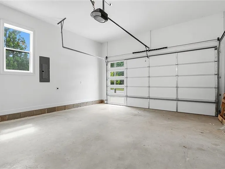 2415 Rugby Ave — Photo 37