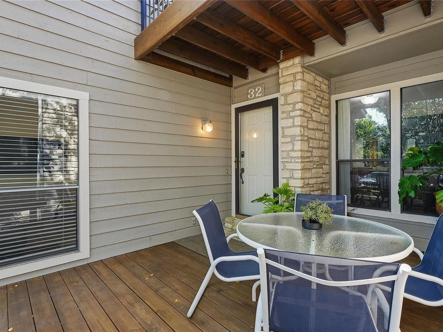 3 bed, 3.0 bath, 1408 sqft, $2,300 — Photo 2