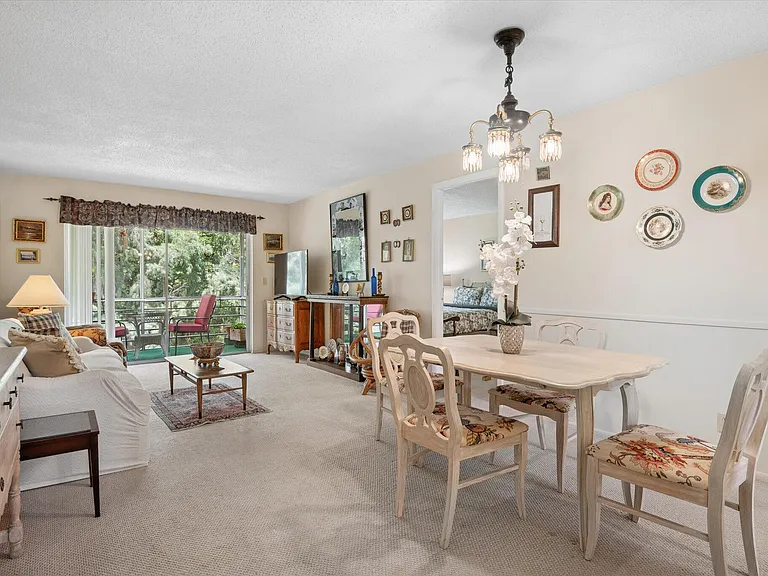 473 Lake Frances Dr — Photo 2