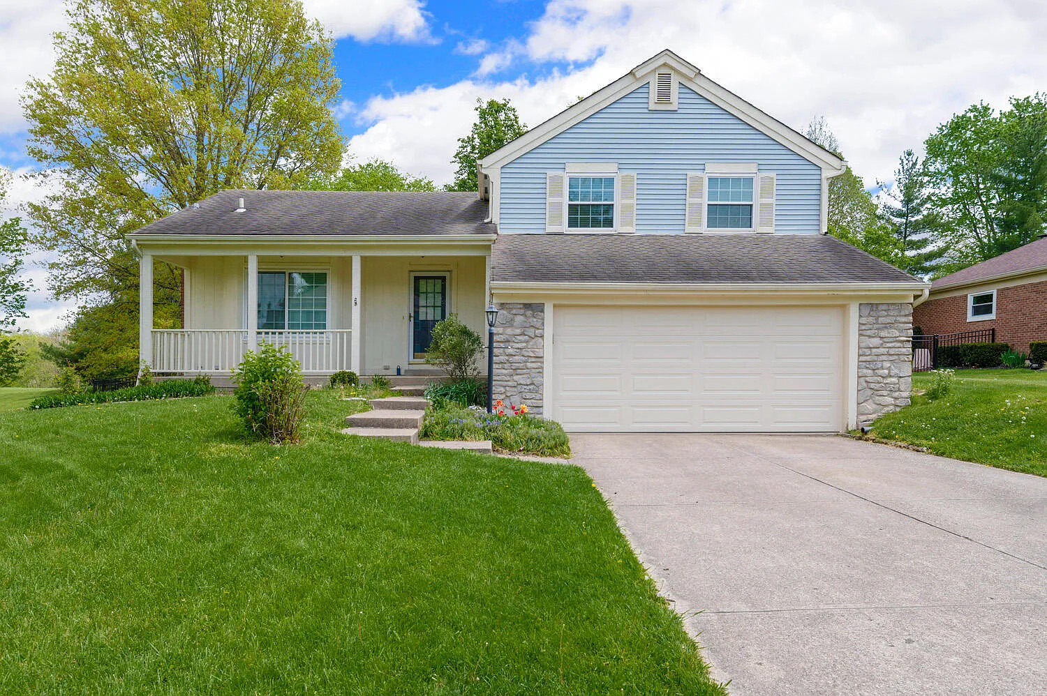 4 Stonegate Dr photo 1