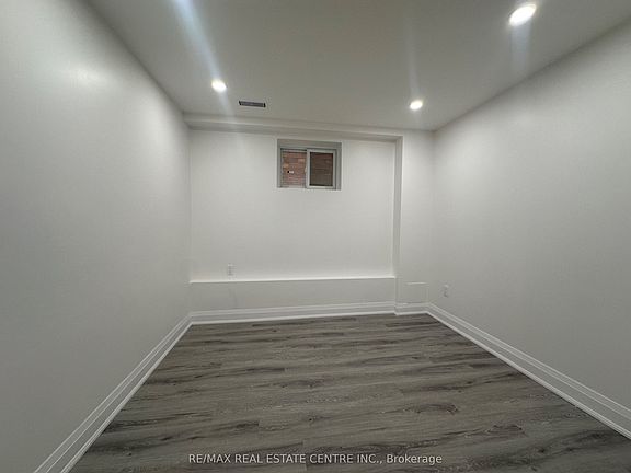 4th image of 23 Oblate Cres #Basement