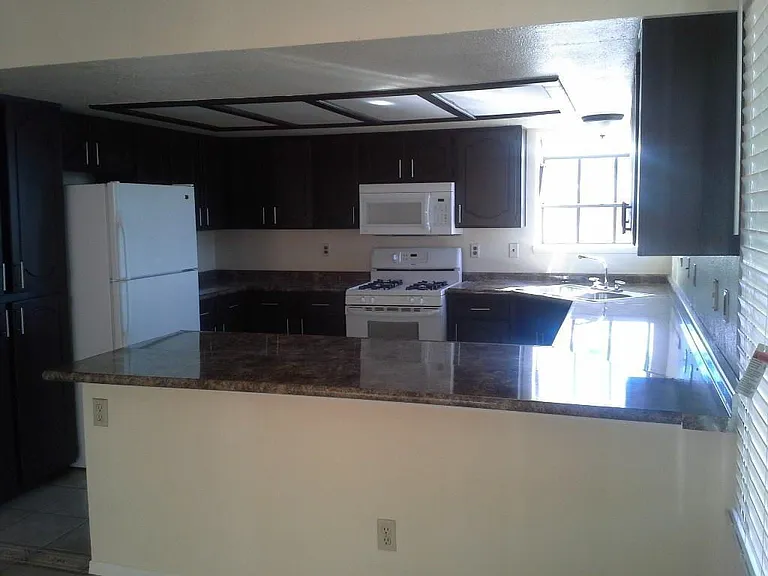 7401 Lakehurst Rd — Photo 7