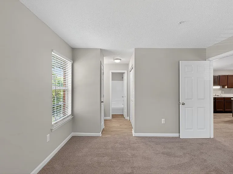 Sharon Oaks Apartments — Photo 22