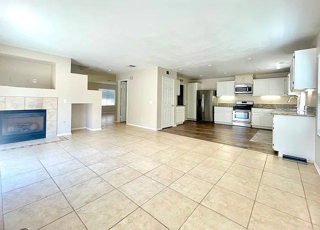 2514 Hidden Creek St — Photo 4