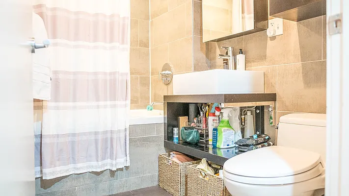 Rented by New York Casas Ltd. | media 27