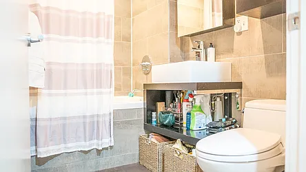 Rented by New York Casas Ltd.