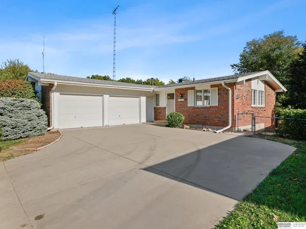 520 Jeffery Dr, Lincoln, NE 68505