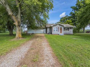 9426 S Caborn Rd, Mount Vernon, IN 47620