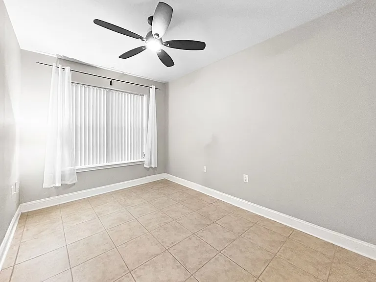701 Mirror Lake Dr N #120 — Photo 12