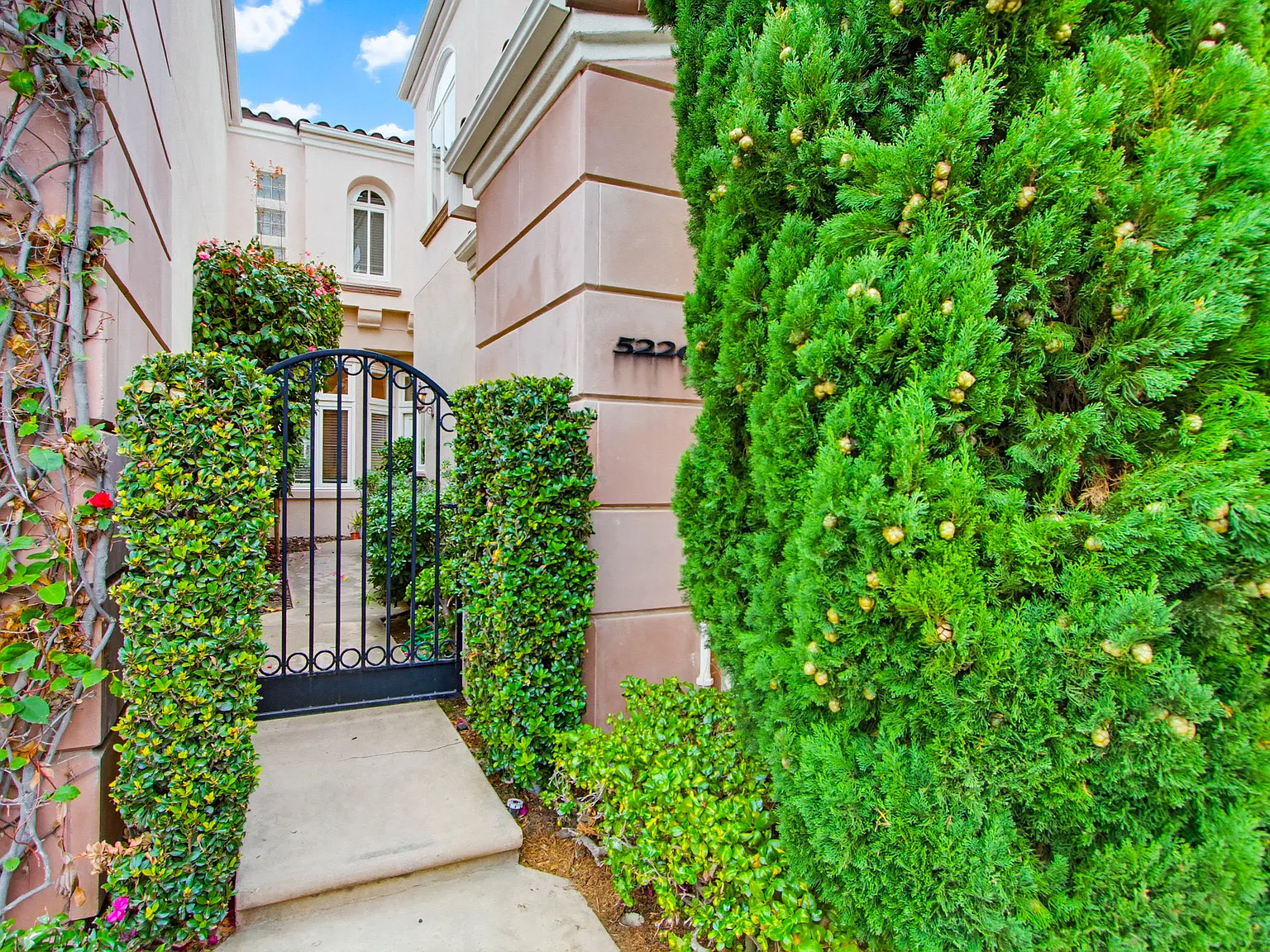 3 bed, 2.5 bath, 2706 sqft, $6,000 — Photo 3