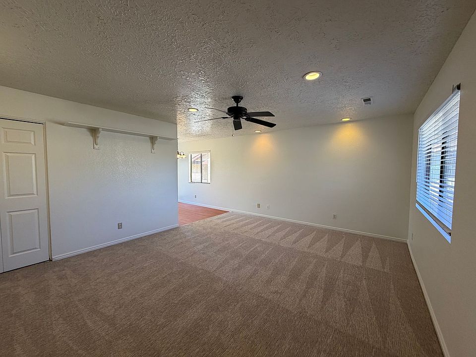 1st image of 585 N Westridge Dr APT 2