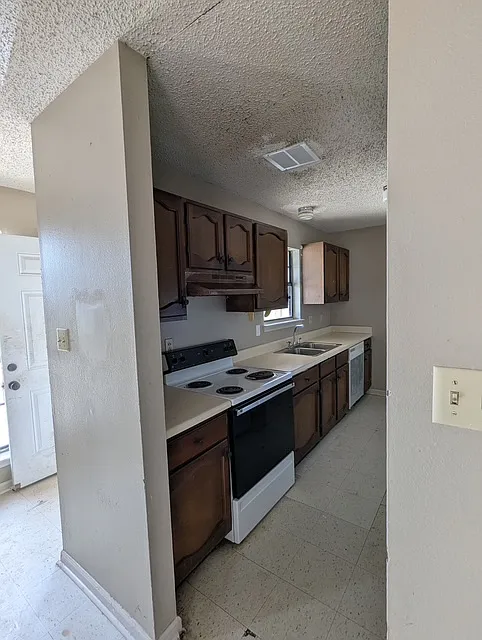 408 Scotsdale Street Unit D - 1 — Photo 1