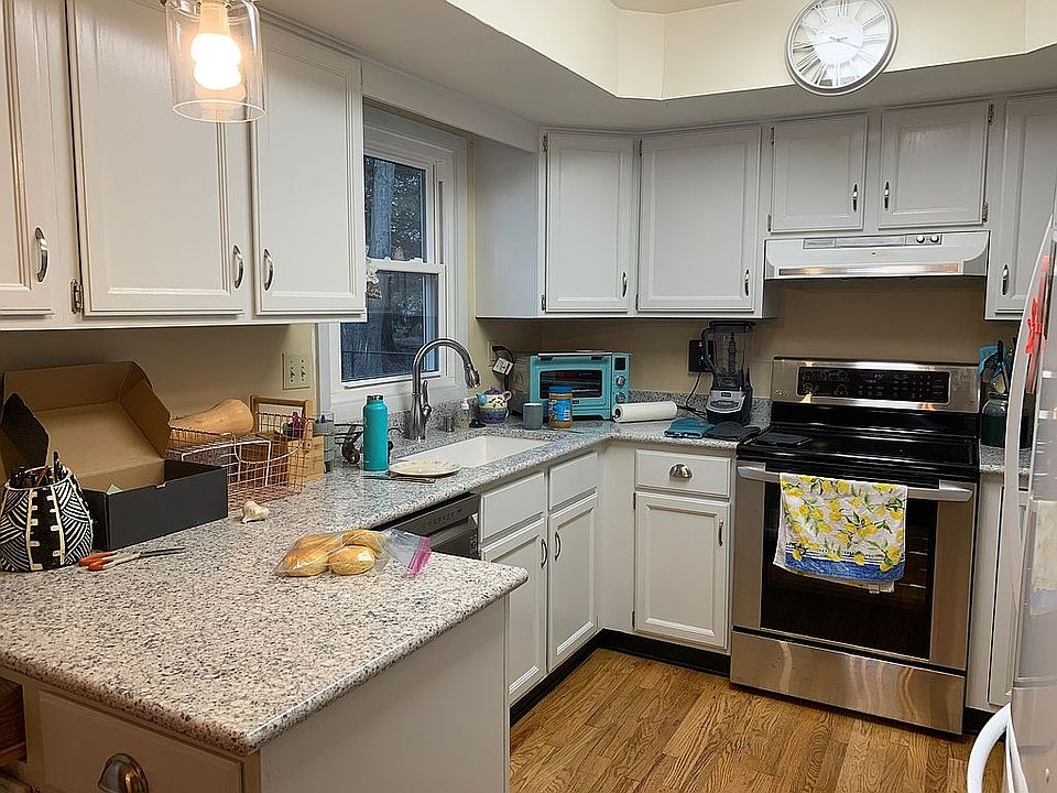 2nd image of 7201 Dorchester Ln